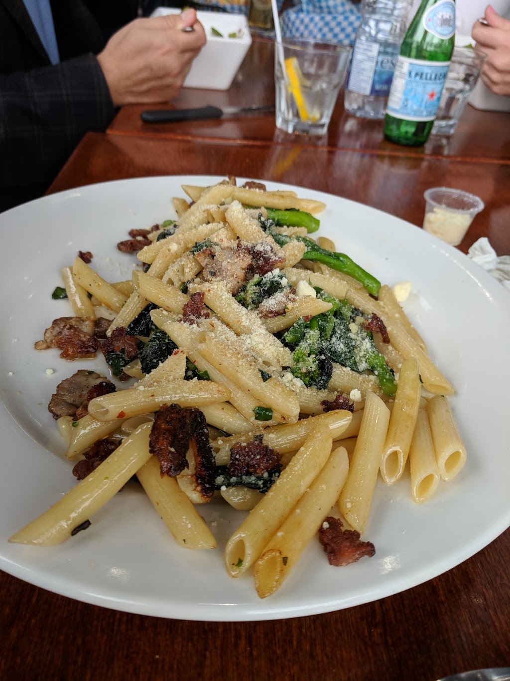 Gianni Café Bistro | 6329 Boulevard Couture, Saint-Léonard, QC H1P 3J5, Canada | Phone: (514) 325-6930