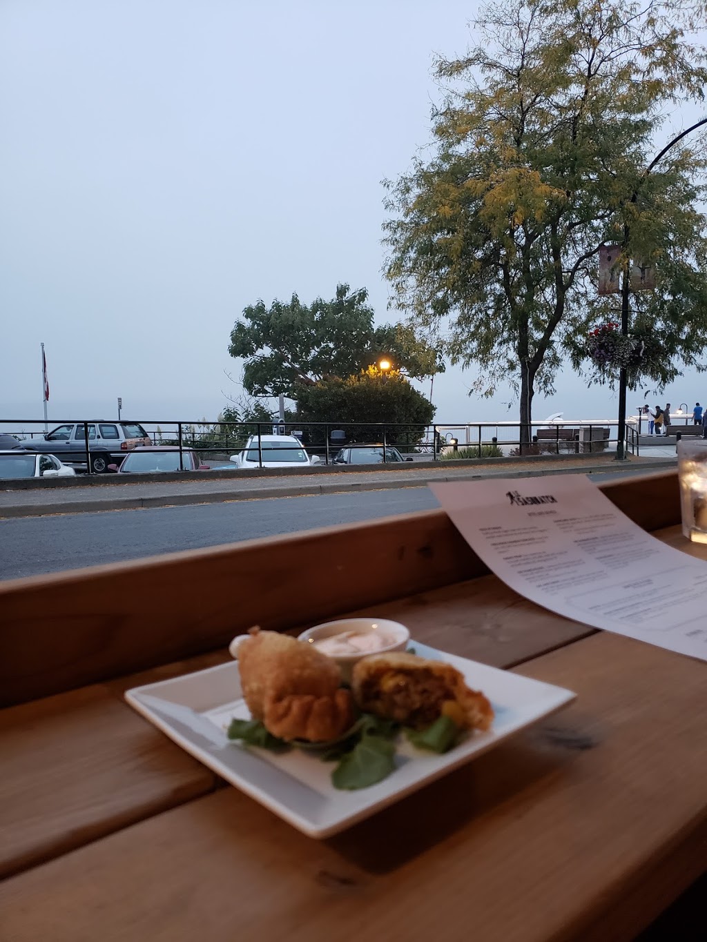 Le Sasquatch | 15065 Marine Dr, White Rock, BC V4B 1C5, Canada | Phone: (604) 385-6333