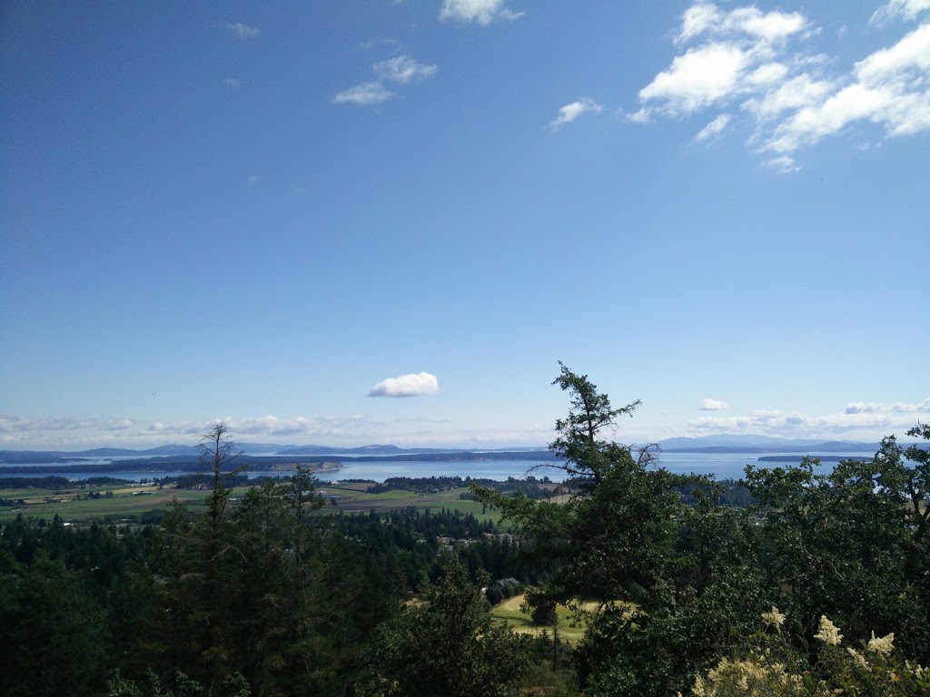 Bear Hill Regional Park - Main Parking Lot | Bear Hill Rd, Saanich, BC V9E 2J3, Canada