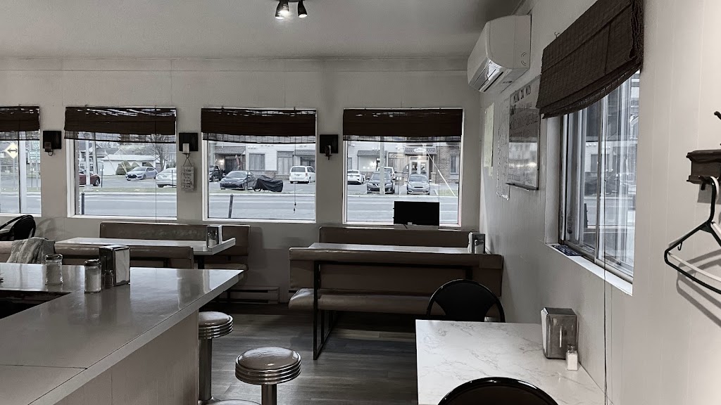 Ti-Marc | 6975 Bd Laframboise, Saint-Hyacinthe, QC J2R 1C1, Canada | Phone: (450) 796-9213