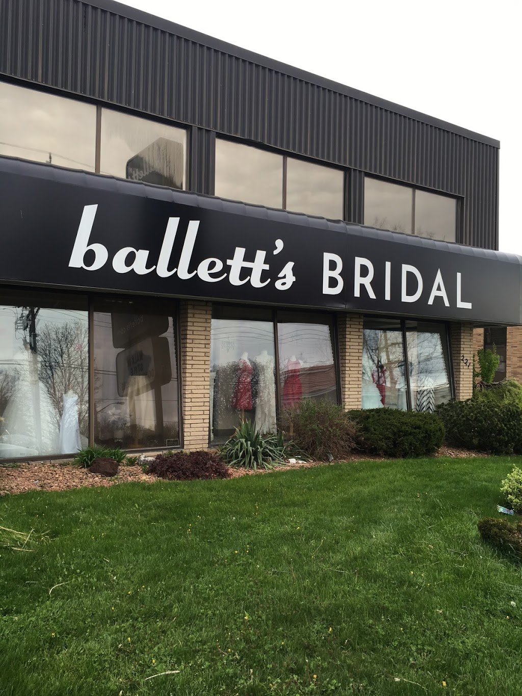 Balletts Bridal | clothing store | 221 Wharncliffe Rd S, London, ON N6J 2L2, Canada | 5194341275 OR +1 519-434-1275