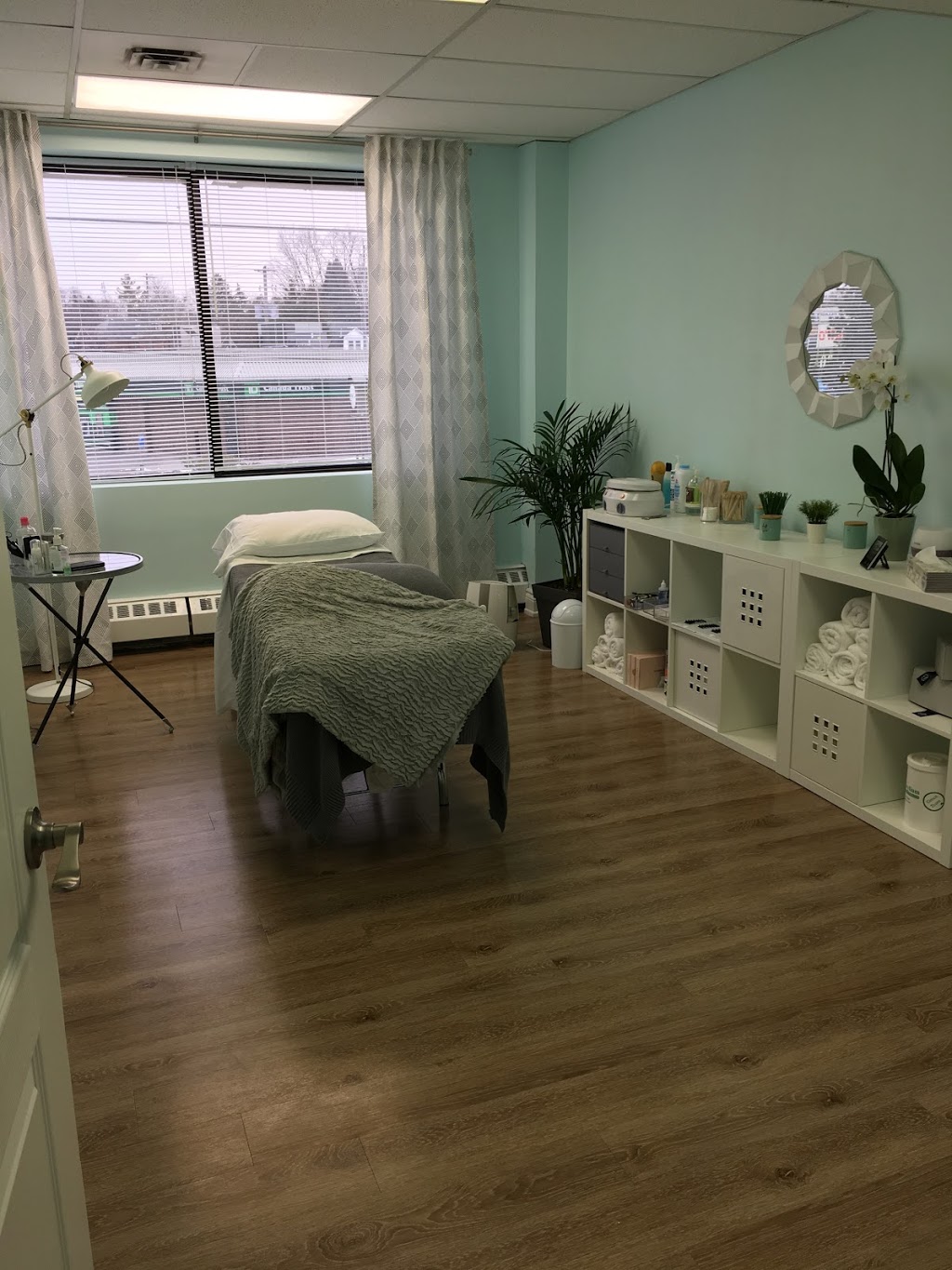 The Lash & Brow Co. | 1255 Commissioners Rd W #216, London, ON N6K 3N5, Canada | Phone: (519) 317-0480