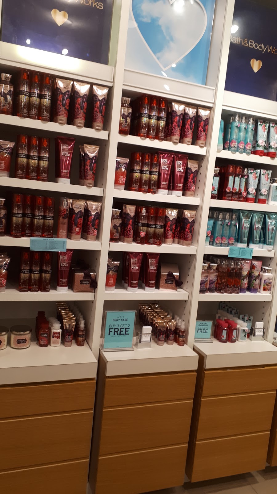 Bath & Body Works 240 Leighland Ave, Oakville, ON L6H 3H6, Canada