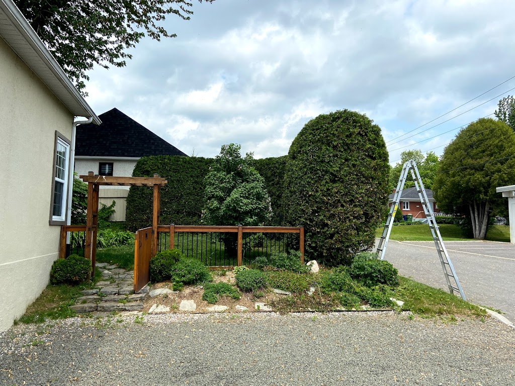 LES ENTRETIENS MALOU | 143 Rue Lafortune, Château-Richer, QC G0A 1N0, Canada | Phone: (418) 529-9282