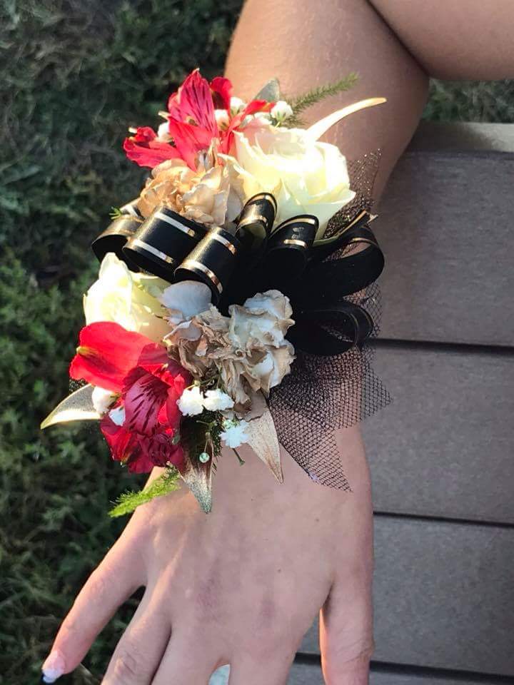 Silks Flower Shop | 816 Clinton Ave, St Clair, MI 48079, USA | Phone: (810) 329-4734