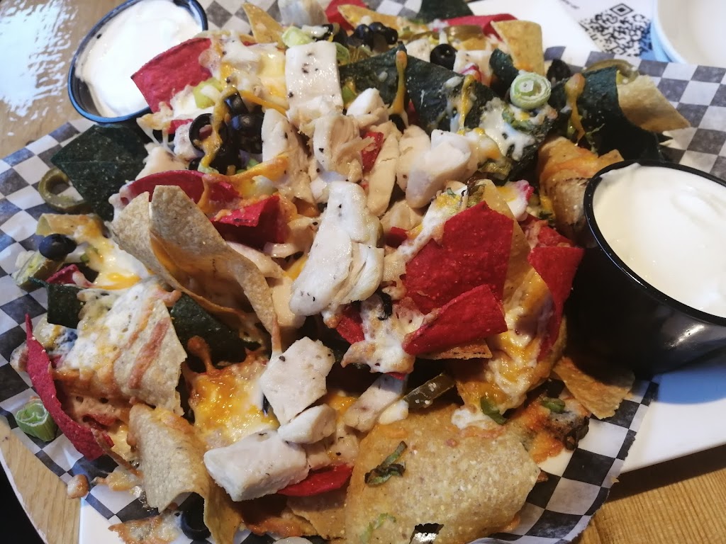 Four Crowns Restaurant & Bar | 1030 McPhillips St, Winnipeg, MB R2X 2K7, Canada | Phone: (204) 589-7314