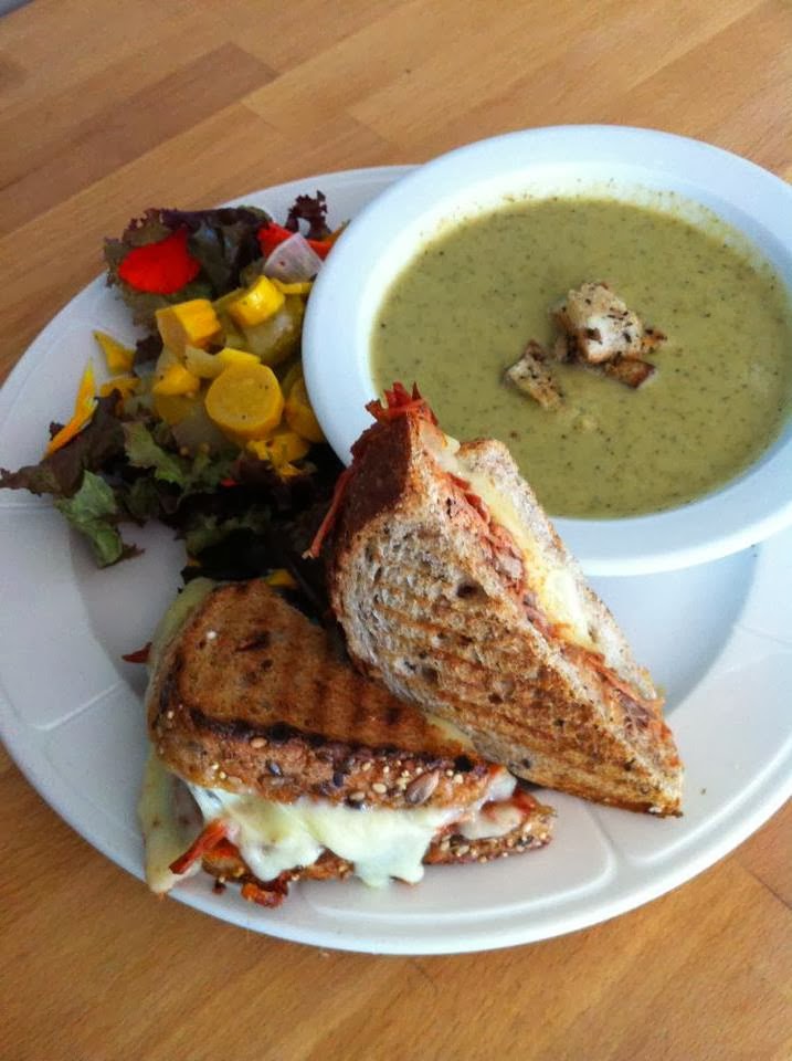 Resto-Boutique La Table | 2593, Route du Fleuve, Les Éboulements, QC G0A 2M0, Canada | Phone: (418) 635-1212