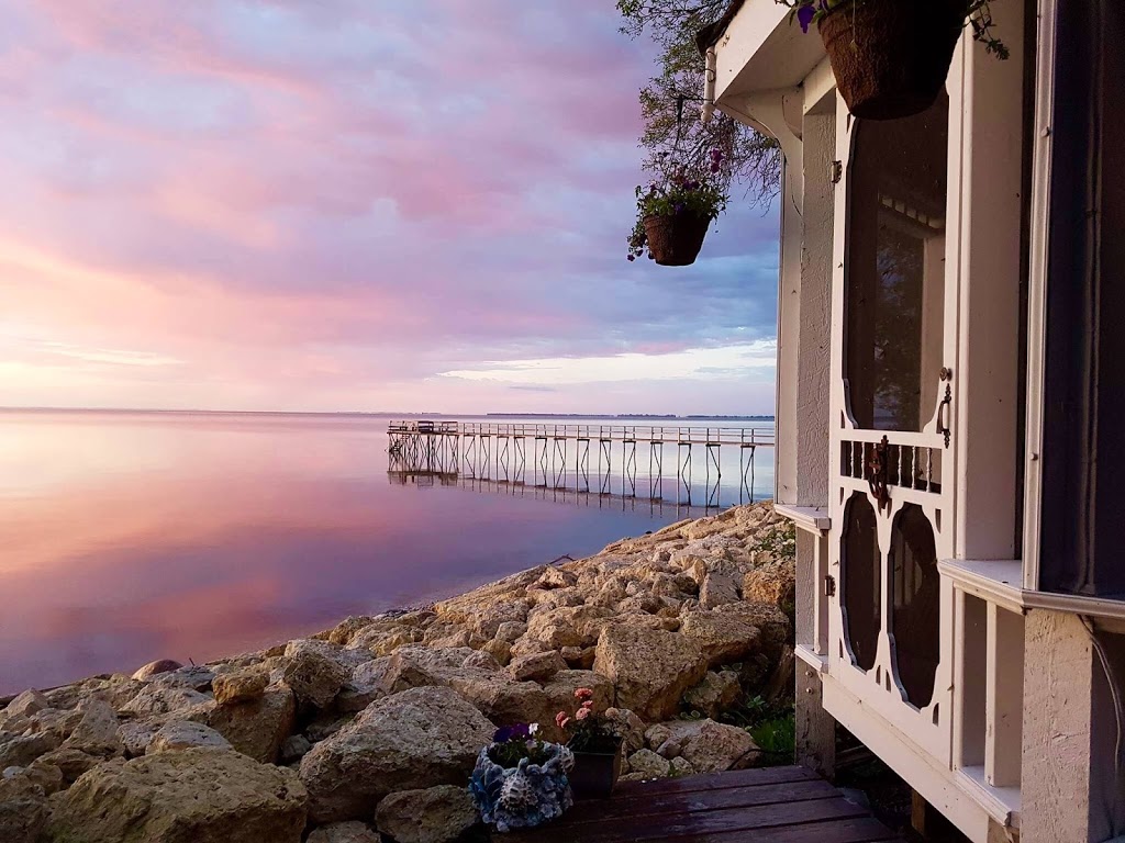 Aarons on the Lake Bed & Breakfast | 311 Gimli Rd, Matlock, MB R0C 2B0, Canada | Phone: (204) 223-1690