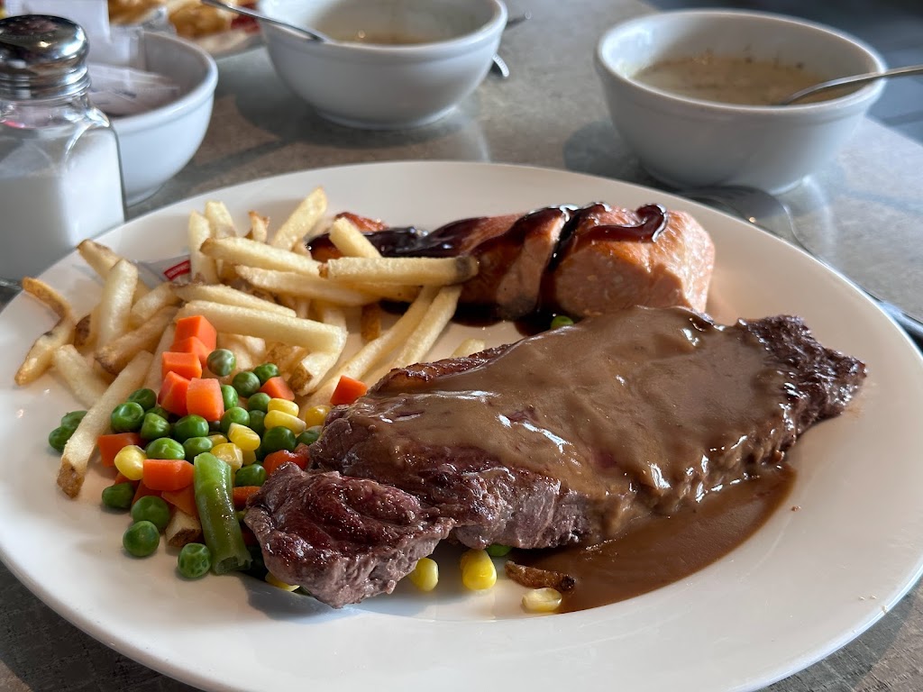 Lake Louise Village Grill & Bar | Lake Louise Dr, Lake Louise, AB T0L 1E0, Canada | Phone: (403) 522-3879