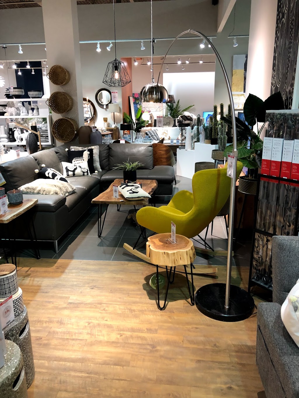 Structube | 3080 Boulevard de la Gare local 1300, Vaudreuil-Dorion, QC J7V 0H1, Canada | Phone: (450) 424-8309