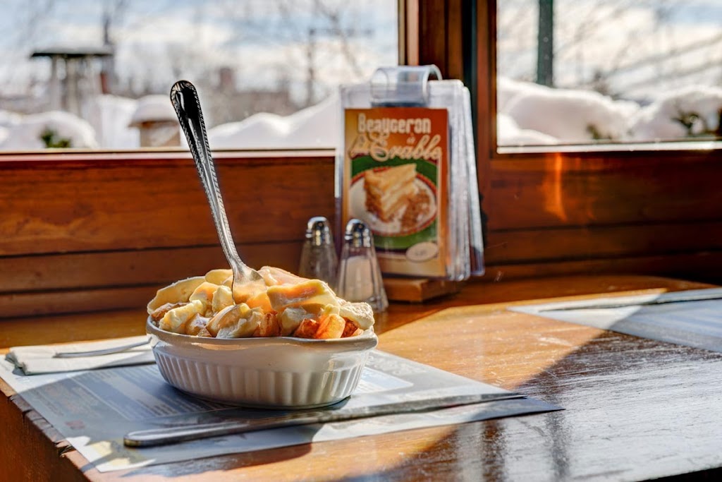Restaurant La Bourgade | 16 Rue Caouette E, Thetford Mines, QC G6G 2B8, Canada | Phone: (418) 335-3313