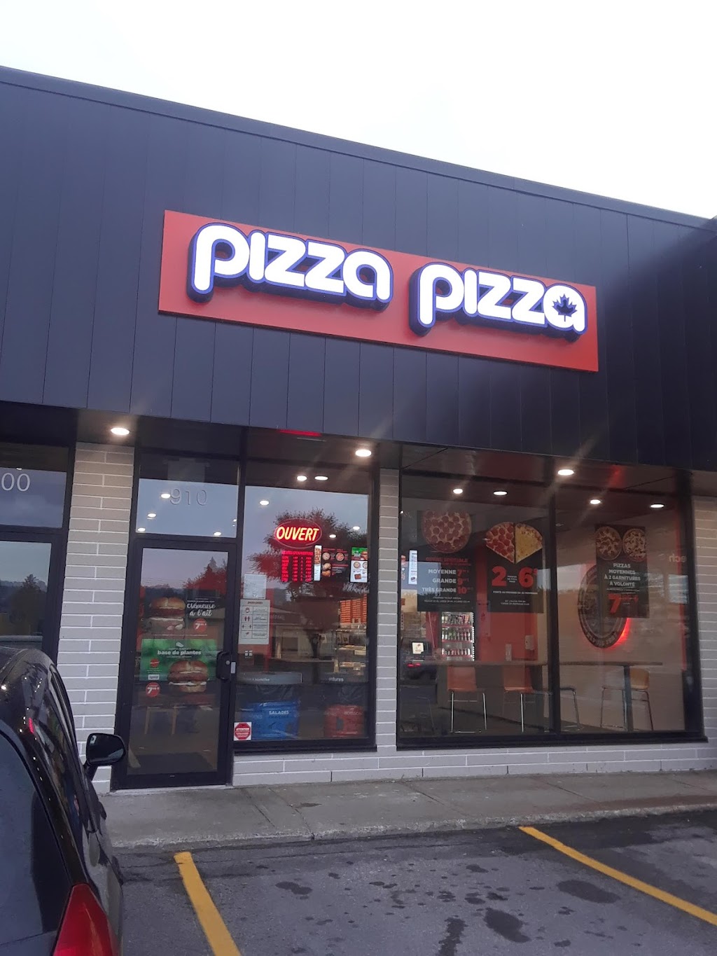 Pizza Pizza | 910 Bd des Seigneurs, Terrebonne, QC J6W 1V1, Canada | Phone: (514) 737-1111