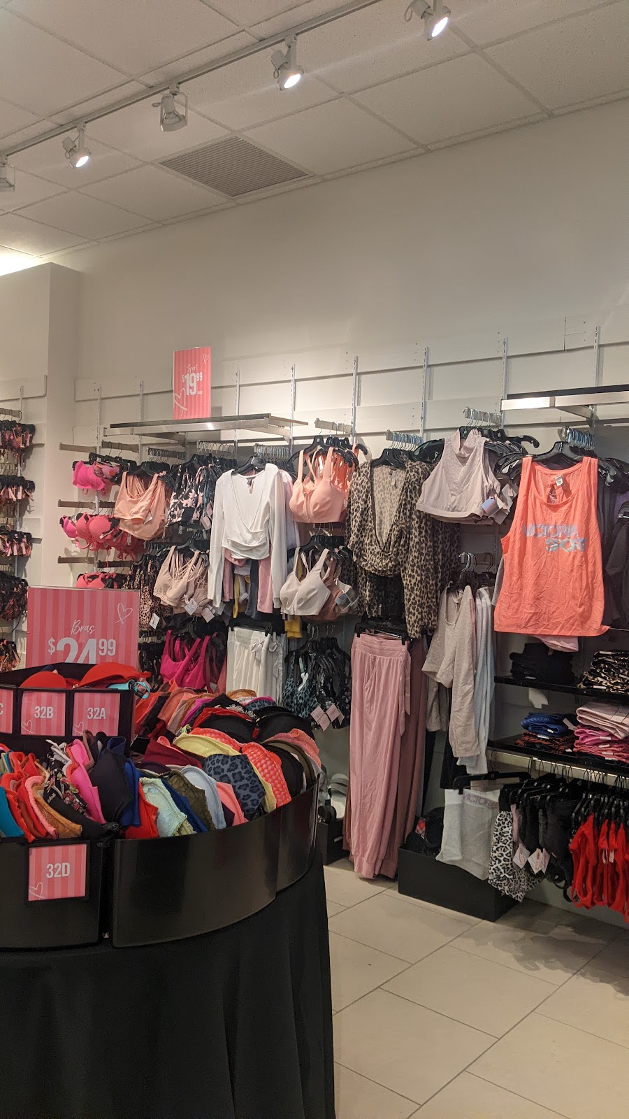 Victoria Secret/ PINK Outlet | Glendale, Niagara-on-the-Lake, ON L0S 1J0, Canada | Phone: (905) 988-5465