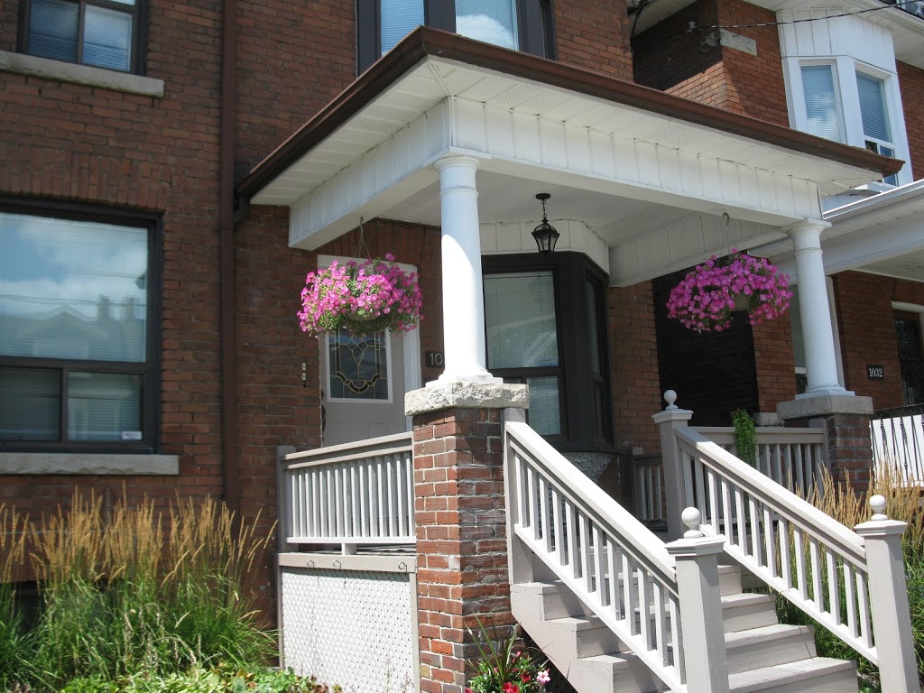Rose Garden B&B | 1030 Bathurst St, Toronto, ON M5R 3G7, Canada | Phone: (416) 898-0746