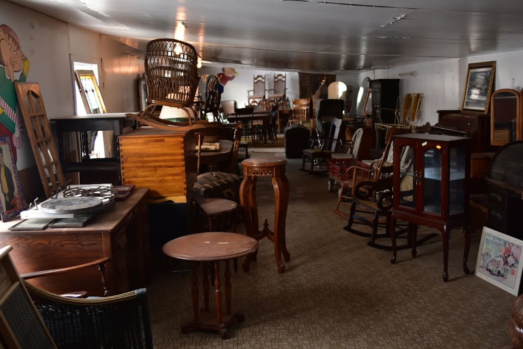 Marché aux puces | 4657 Rue Dollard, Lac-Mégantic, QC G6B 1V3, Canada | Phone: (819) 583-0615