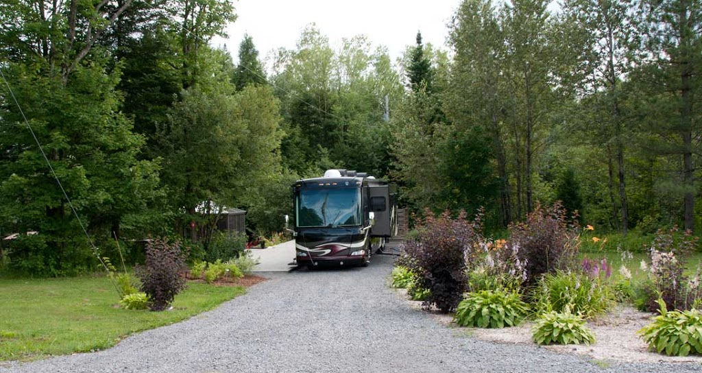 Camping du Domaine de la Rivière aux pommes | 632 QC-365, Neuville, QC G0A 2R0, Canada | Phone: (418) 561-5061