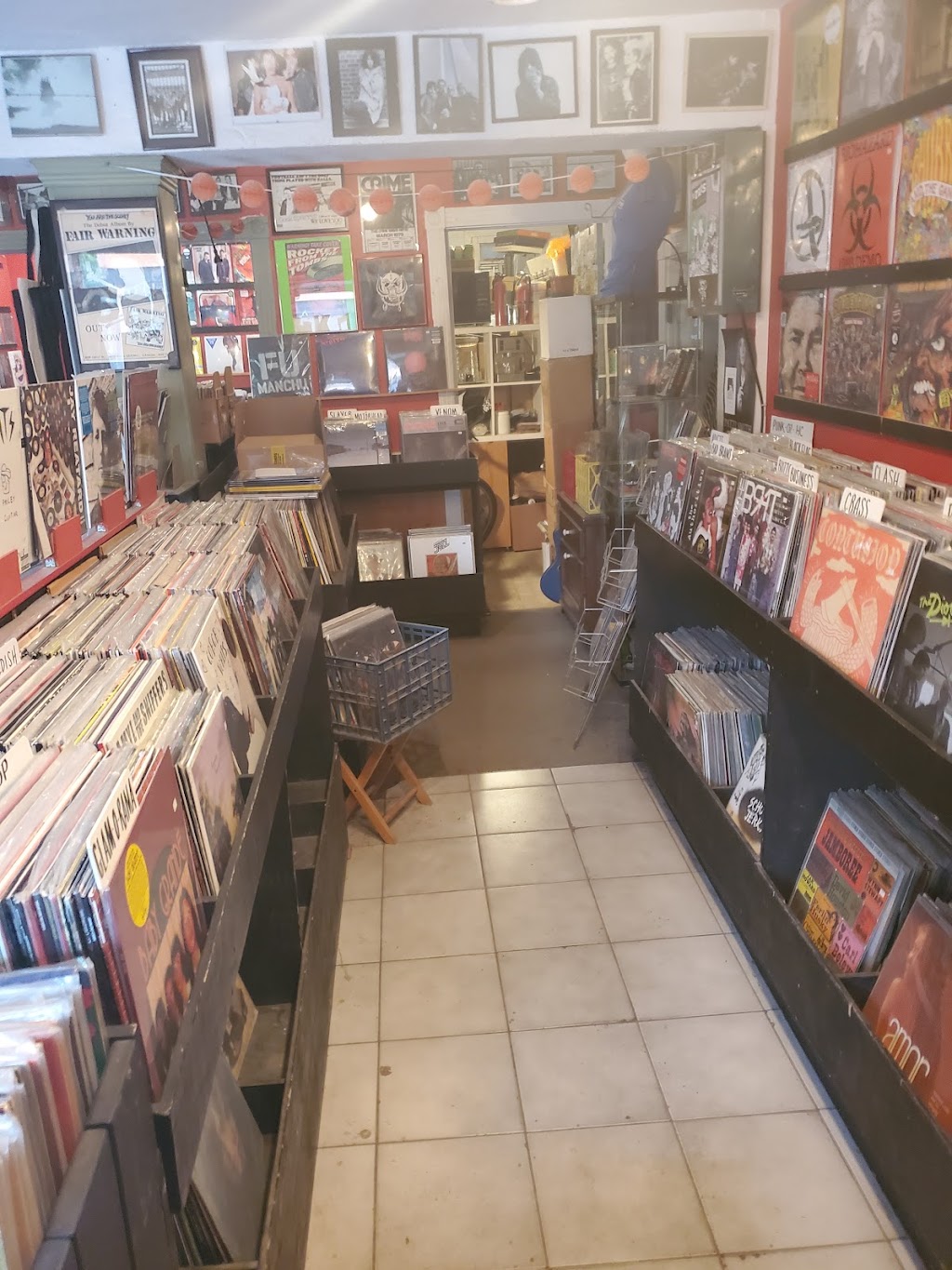 Musique-Disque Sonik | 4050 Rue Berri, Montréal, QC H2L 4H3, Canada | Phone: (514) 288-2113