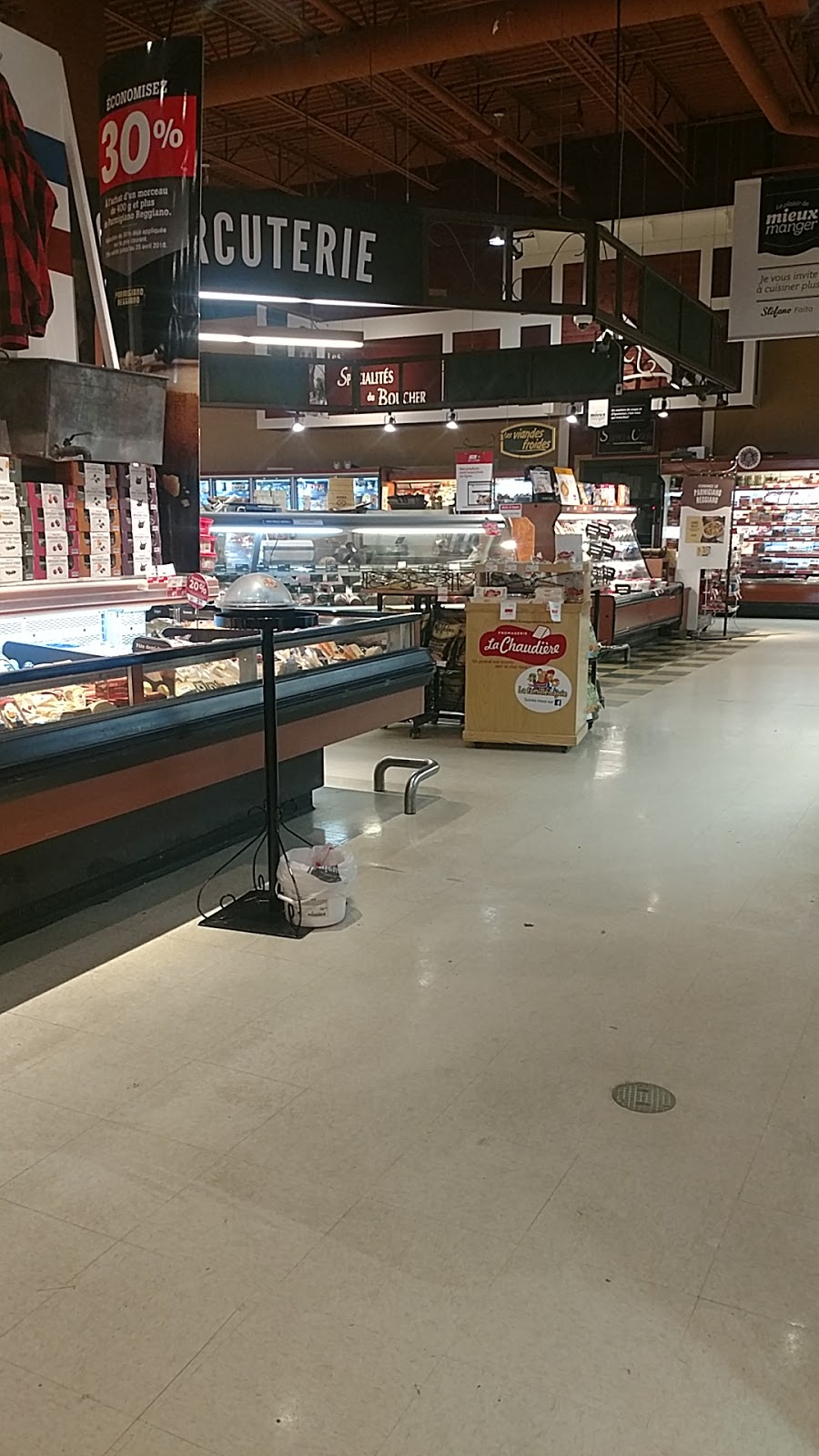 IGA Marché A. Desrochers inc. | 10 Rue du Centre Sportif, Warwick, QC J0A 1M0, Canada | Phone: (819) 358-4950
