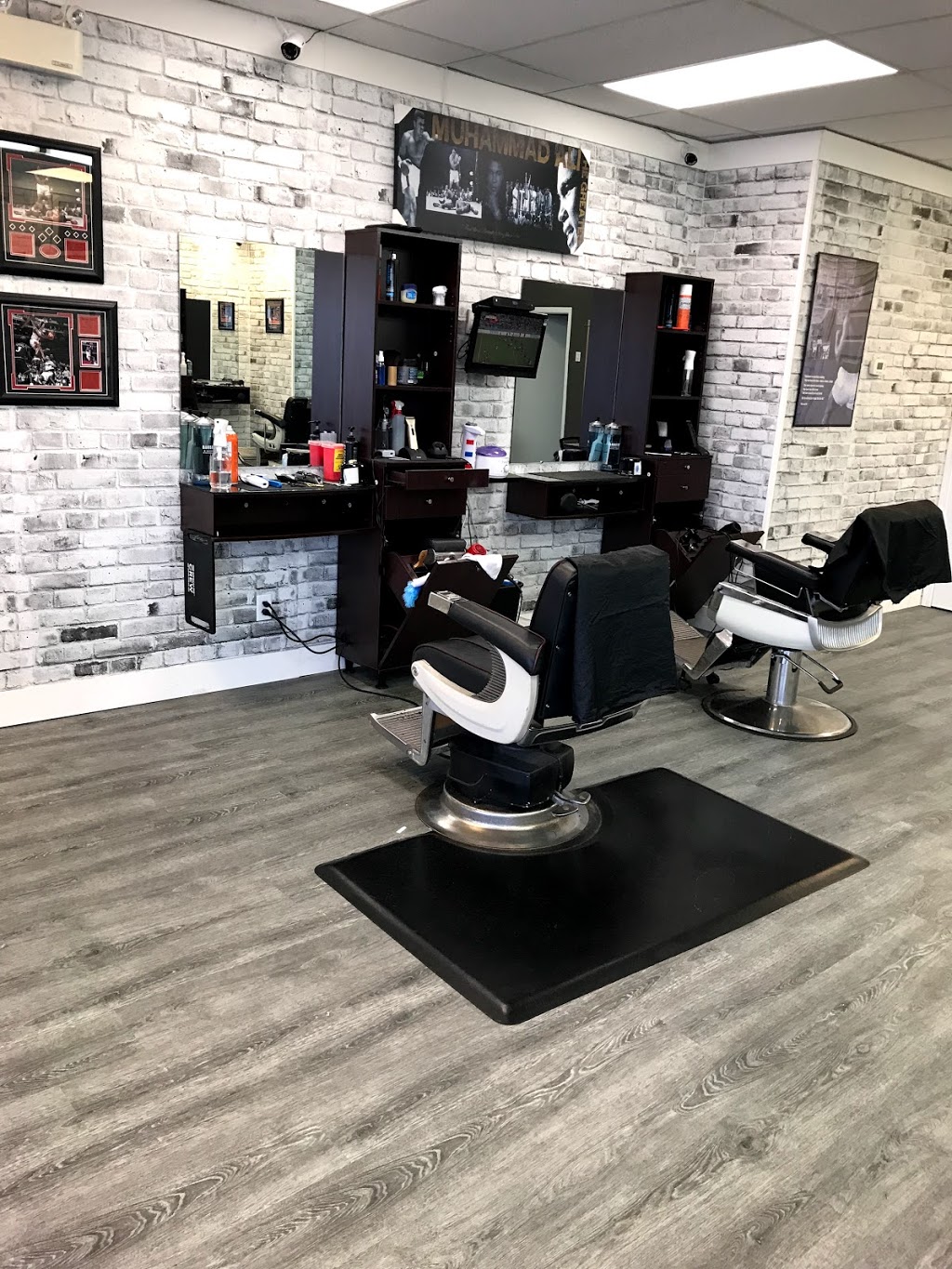 Metro Barber Shop | 13592 Fort Rd NW, Edmonton, AB T5A 1C5, Canada | Phone: (780) 457-8778