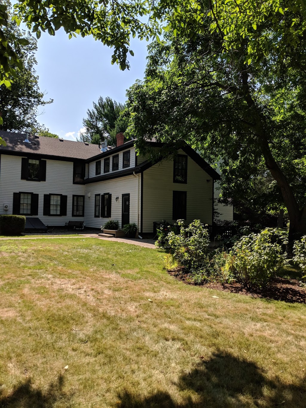 Woodbourne Inn | 214 Four Mile Creek Rd, Niagara-on-the-Lake, ON L0S 1J0, Canada | Phone: (289) 296-9631