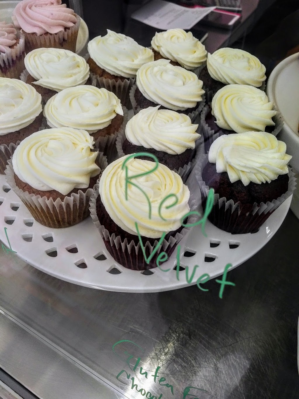 Yummy Stuff Bakery | 1660 Queen St W, Toronto, ON M6R 1B2, Canada | Phone: (416) 531-9732