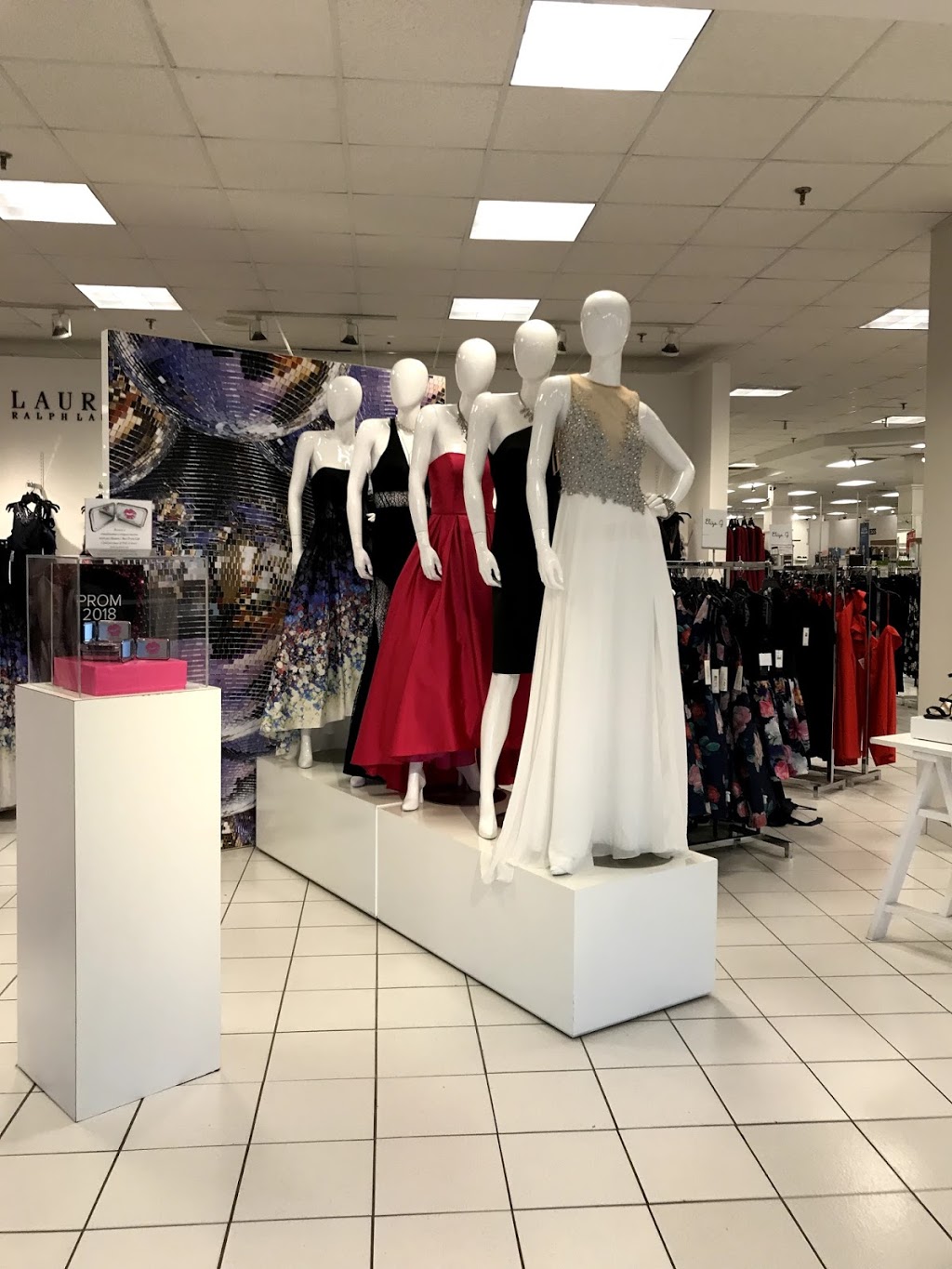 Hudsons Bay | 419 King St W, Oshawa, ON L1J 4X3, Canada | Phone: (905) 571-1211