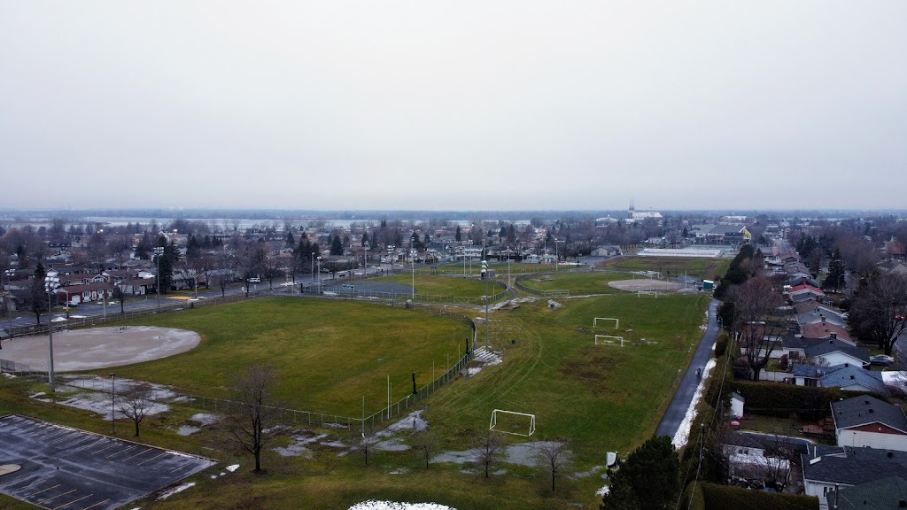 Pavillon parc du Pré-Vert | 2003 Rue Jacques -Lemoyne, Varennes, QC J3X 1E4, Canada | Phone: (450) 652-9888