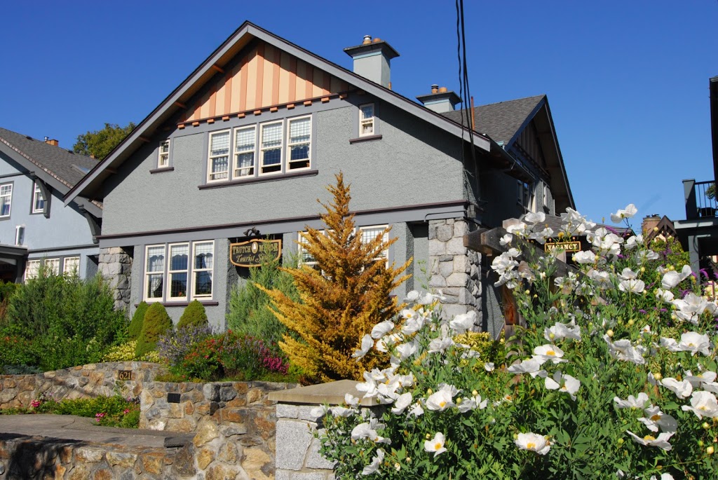Trutch Manor | 621 Trutch St, Victoria, BC V8V 4C3, Canada | Phone: (877) 900-8877