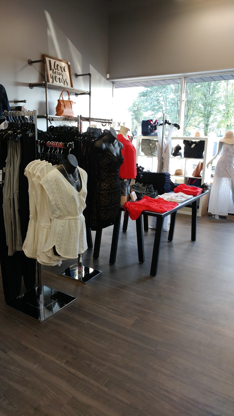 Platinum Boutique | 777 St Clair St, Chatham-Kent, ON N7L 0E9, Canada | Phone: (519) 397-0672