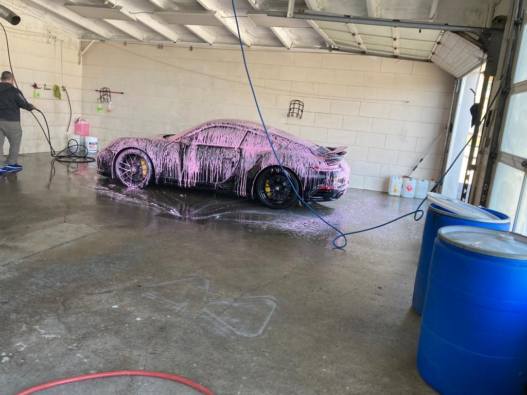 Lave Auto Classique | 699 Bd Sainte-Rose, Laval, QC H7R 1R6, Canada | Phone: (438) 526-2602