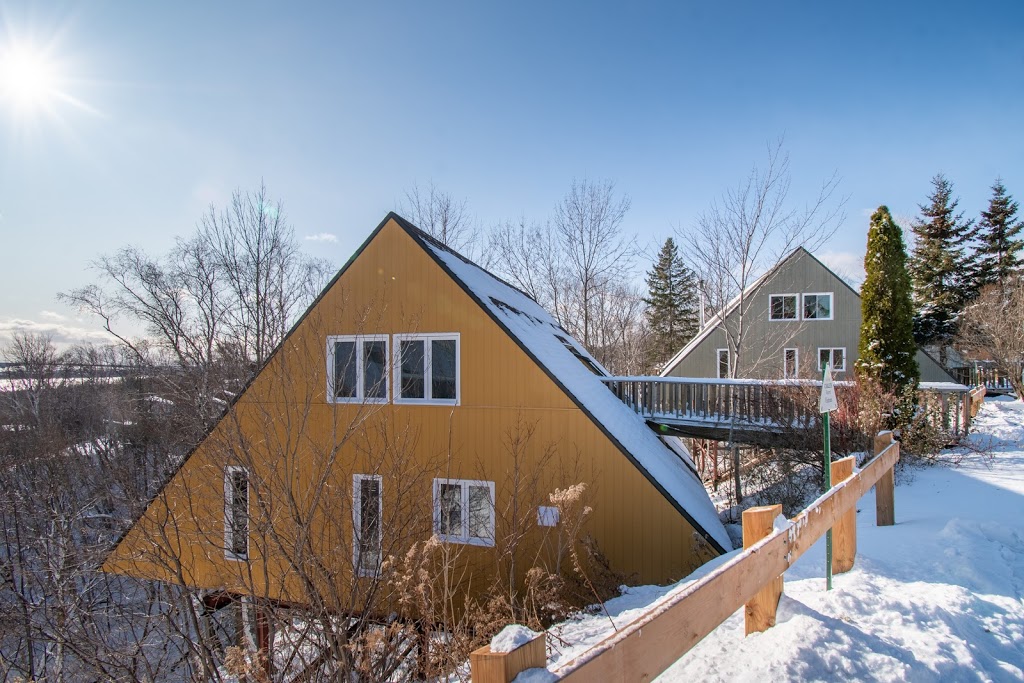 Chalet le Nid | 160 Rue du Plateau, Beaupré, QC G0A 1N0, Canada | Phone: (514) 710-7544