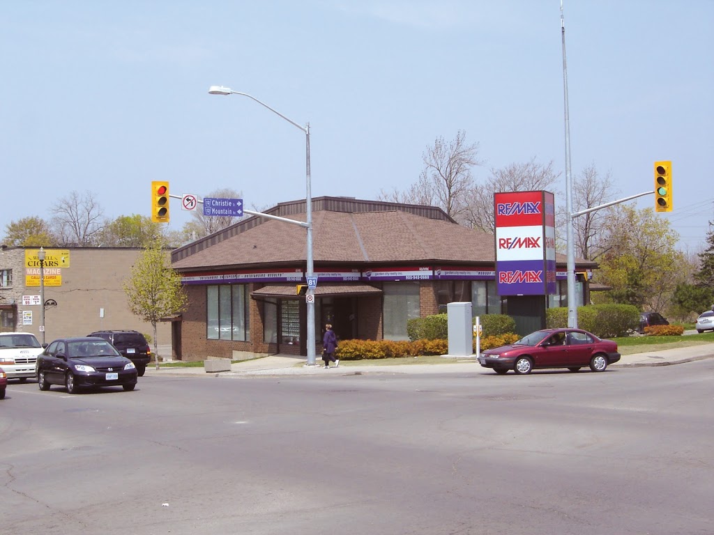 Poirier Realty Group RE/MAX Garden City Realty Inc., Brokerage | 64 Main St W, Grimsby, ON L3M 1R6, Canada | Phone: (905) 531-4147