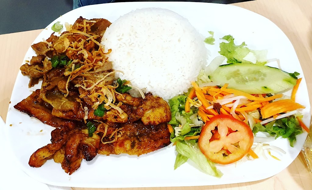 Viet Mama Cafe | 5118 Victoria Dr, Vancouver, BC V5P 3V2, Canada | Phone: (778) 988-9257