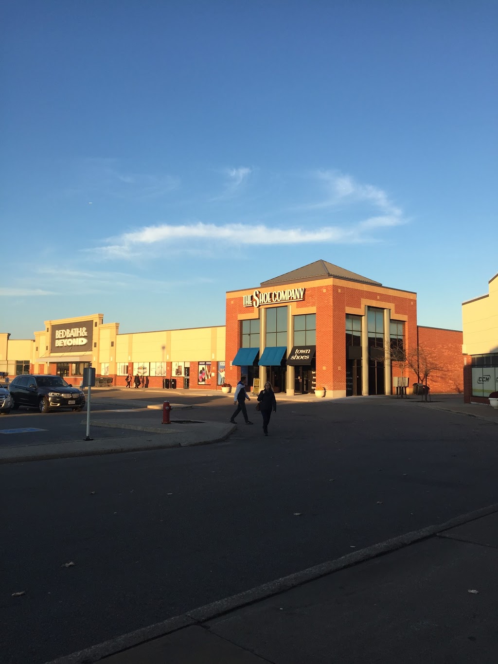 The Shoe Company | 200 North Service Rd W #10, Oakville, ON L6M 2V1, Canada | Phone: (905) 338-8285