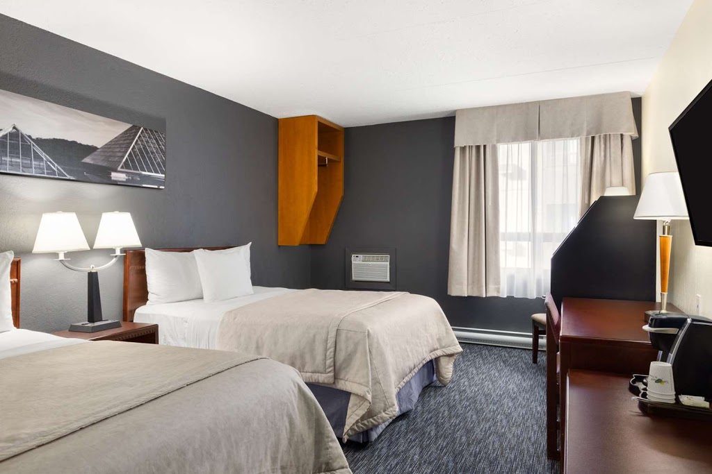 Travelodge by Wyndham Edmonton West | 18320 Stony Plain Rd, Edmonton, AB T5S 1A7, Canada | Phone: (780) 800-7183