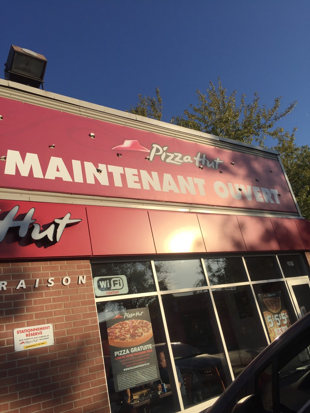 Pizza Hut | 2800 Rue Rachel E, Montréal, QC H2H 1S8, Canada | Phone: (514) 521-4551