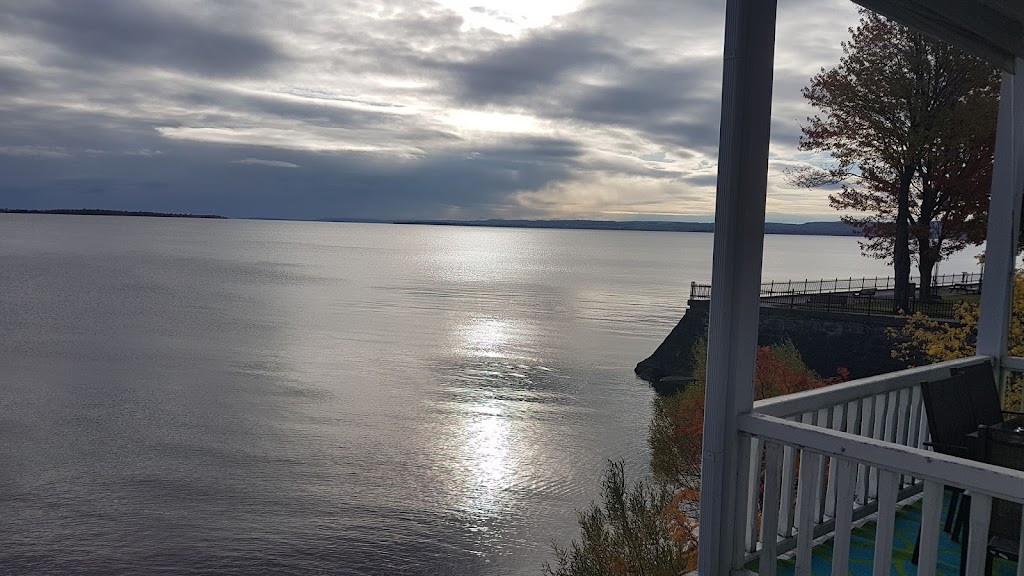 Gite Les 2 Soeurs | 484 Bd Saint-Joseph, Roberval, QC G8H 2K4, Canada | Phone: (418) 275-4243
