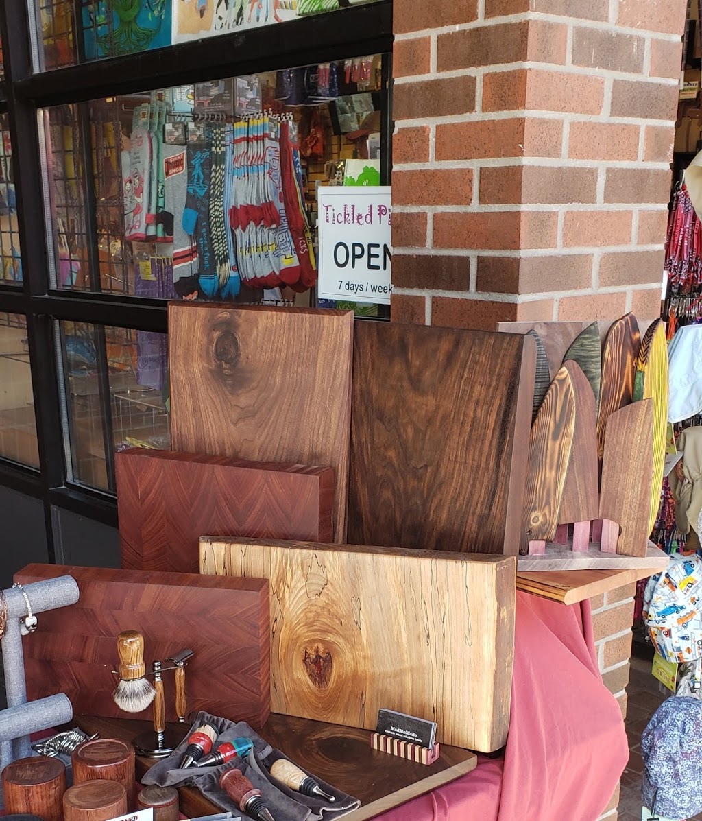 MadMoMade | 1329 Rainbow Crescent, Gloucester, ON K1J 8E3, Canada | Phone: (613) 608-8231