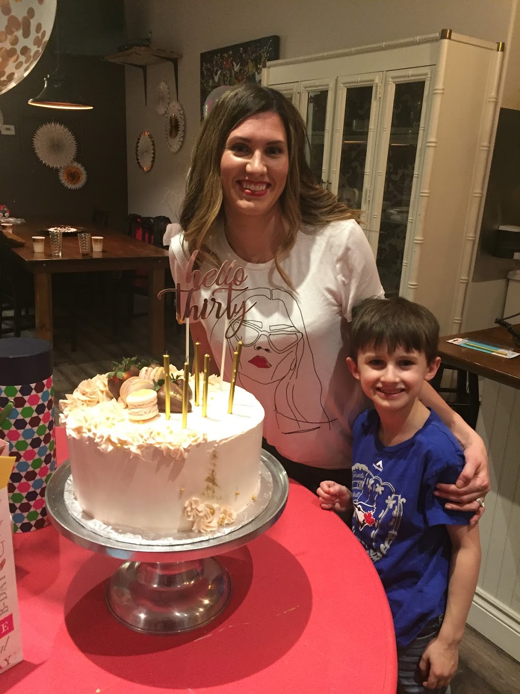 M and R Cakes and Cafe | 116 Dundas St W, Whitby, ON L1N 2L9, Canada | Phone: (905) 431-2520