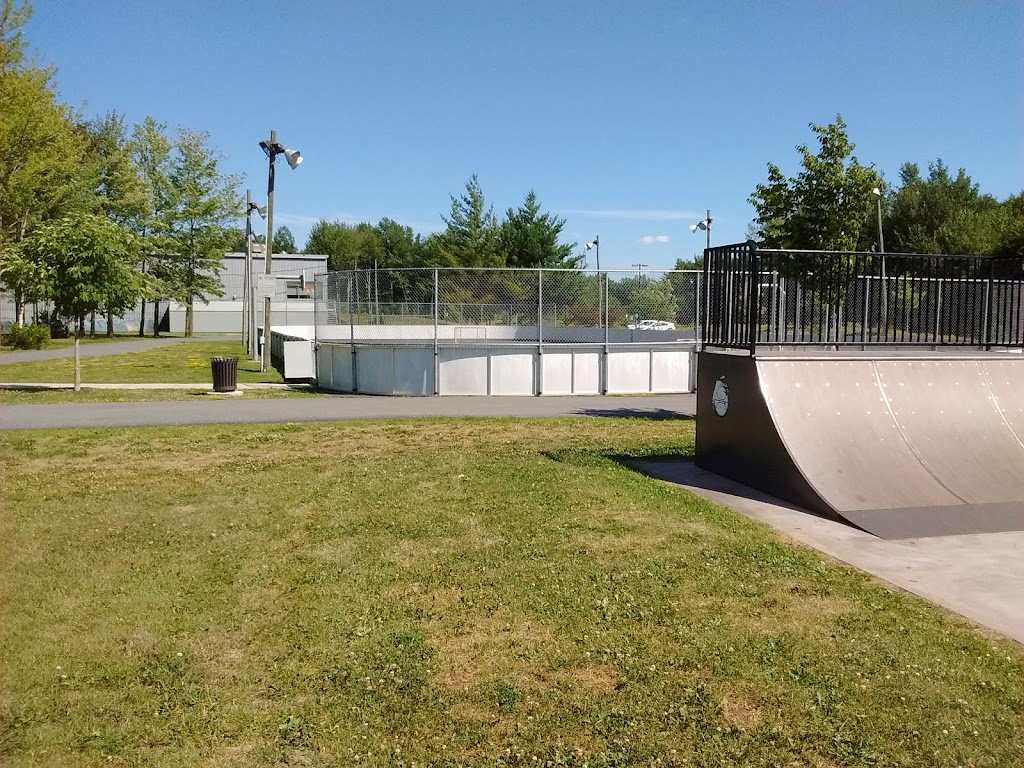 Centre Sportif Régional De Contrecoeur 2004 Aréna | 1555 des, Rue des Saules, Contrecoeur, QC J0L 1C0, Canada | Phone: (450) 587-8007