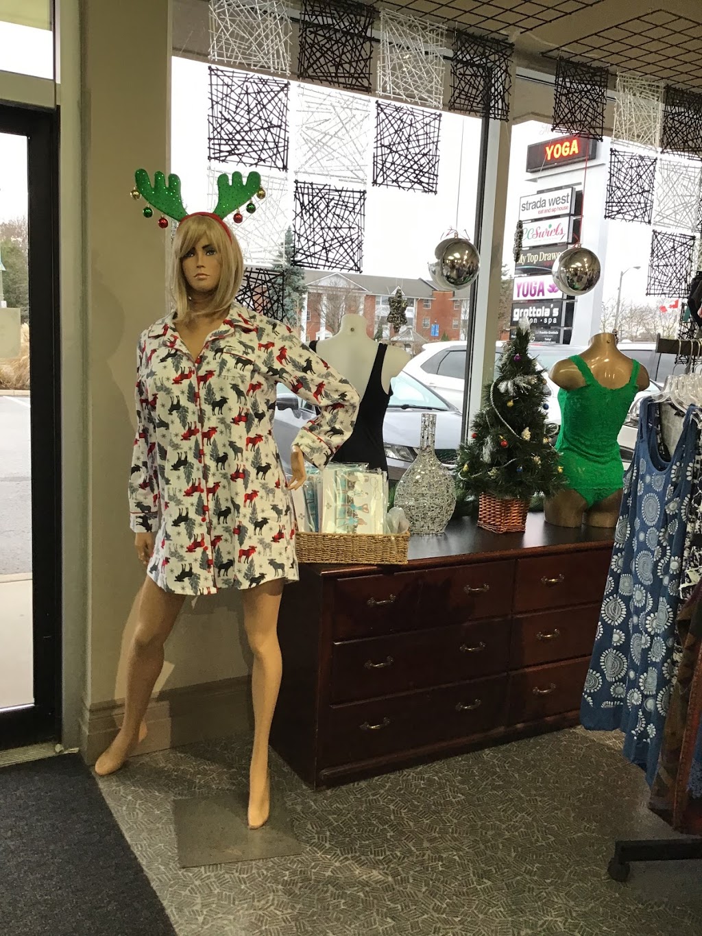 My Top Drawer | 7805 Lundys Ln, Niagara Falls, ON L2H 1H3, Canada | Phone: (905) 371-1272