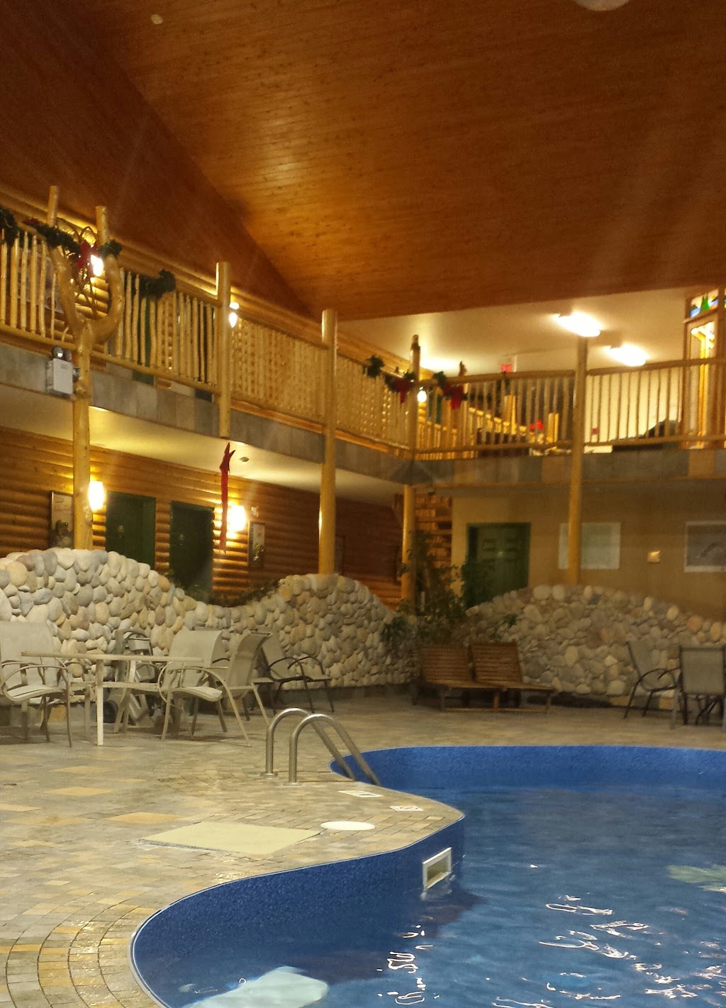 Pinewood Lodge | MB-307, Seven Sisters Falls, MB R0E 1Y0, Canada | Phone: (204) 348-7549