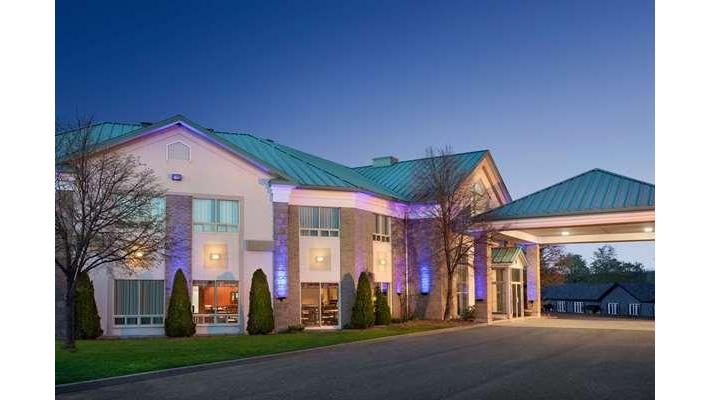 Days Inn by Wyndham Montmagny | 218 Chemin des Poirier, Montmagny, QC G5V 4J9, Canada | Phone: (418) 241-5330