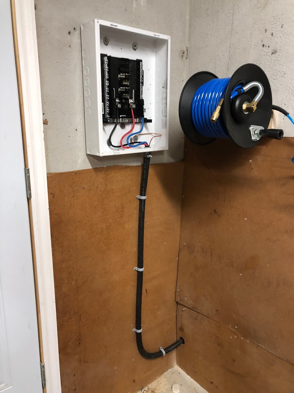 Deno Electric | 8 Rickert Way, Petersburg, ON N0B 2H0, Canada | Phone: (226) 338-4859