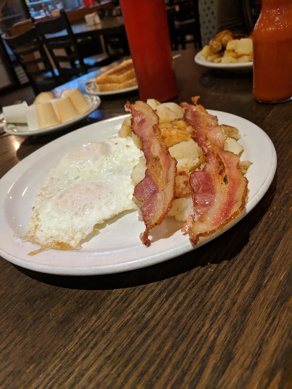 Fontenelle Diner | 55 Montréal Rd, Vanier, ON K1L 6E8, Canada | Phone: (613) 749-0332