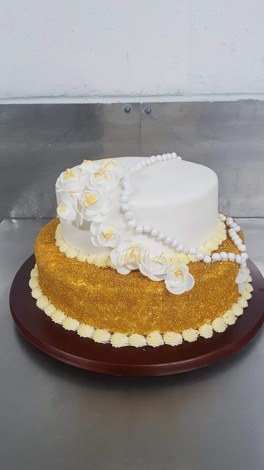 J&R pastries and bakrey | 707 Hamilton Rd, London, ON N5Z 1T5, Canada | Phone: (519) 457-7119