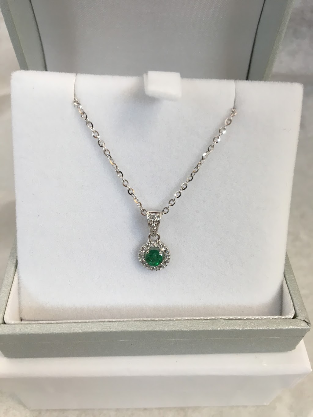 Alpas Jewellery Co | 8475 Boulevard Saint-Michel, Montréal, QC H1Z 3E7, Canada | Phone: (514) 725-5770