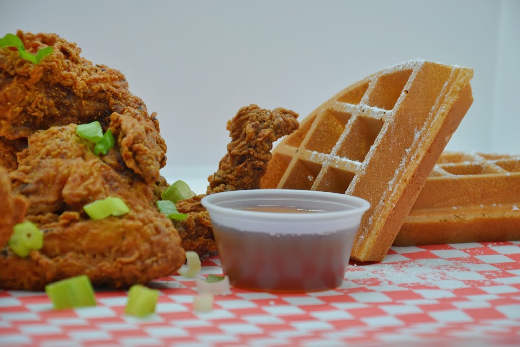 Luckys Chicken n Waffles | 2977 Lake Shore Blvd W, Etobicoke, ON M8V 1J8, Canada | Phone: (416) 252-9779