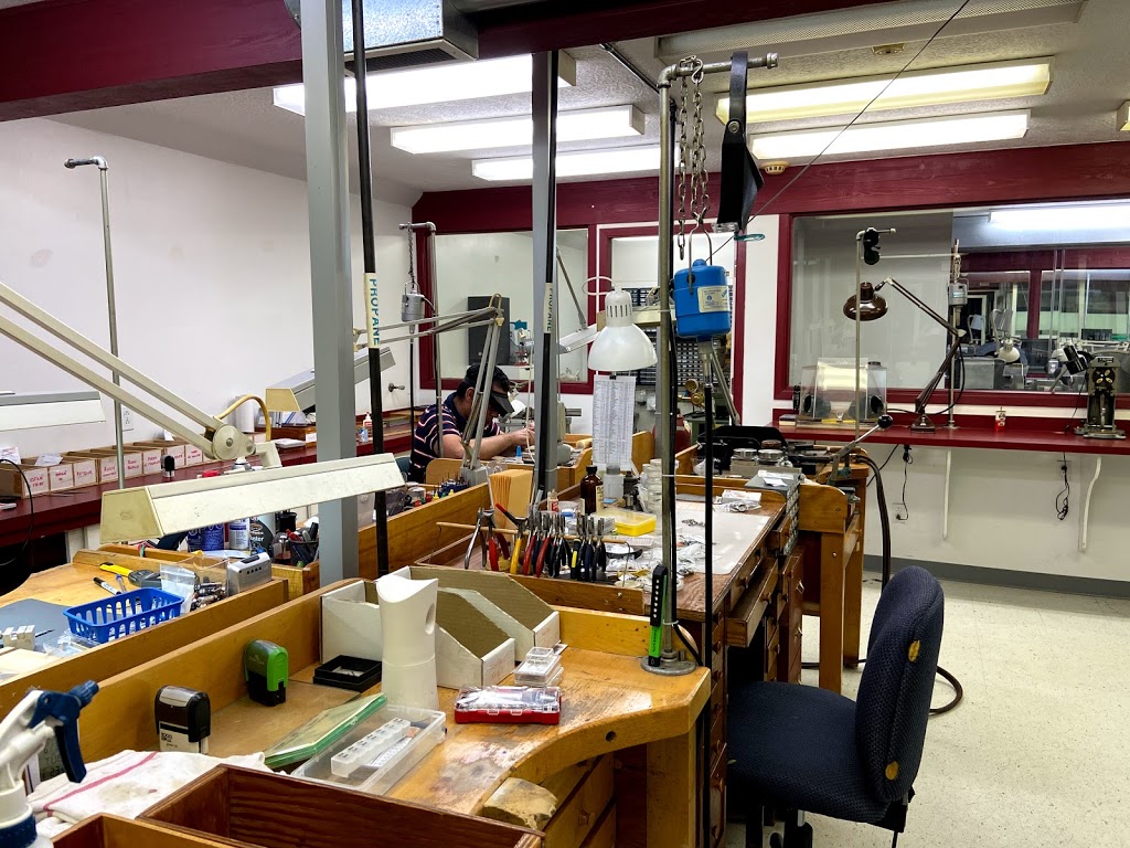Bijouterie Mado | 1376 Rue de Montarville, Saint-Bruno-de-Montarville, QC J3V 3T5, Canada | Phone: (450) 653-5907