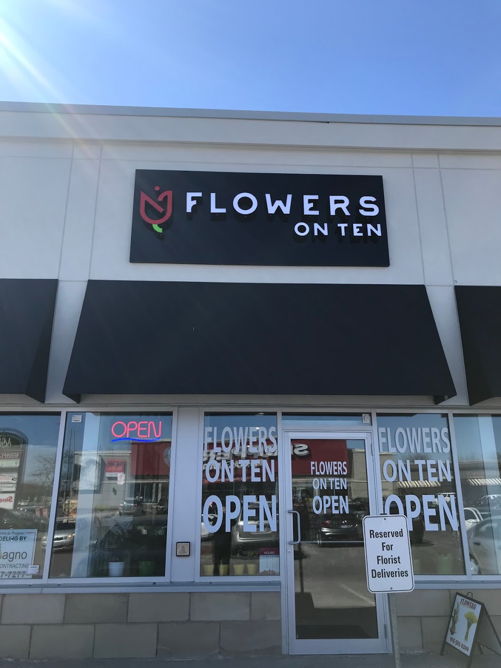 Flowers On Ten | 5027 Hurontario St Unit #2, Mississauga, ON L4Z 3X6, Canada | Phone: (905) 501-0200